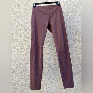 Light purple workout leggings, fitted